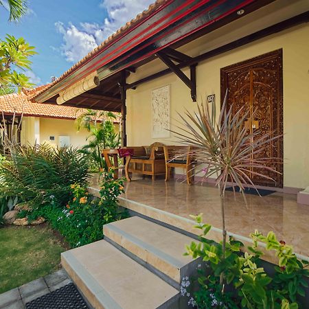 Kuta Puri Bungalows, Villas And Resort Exterior photo