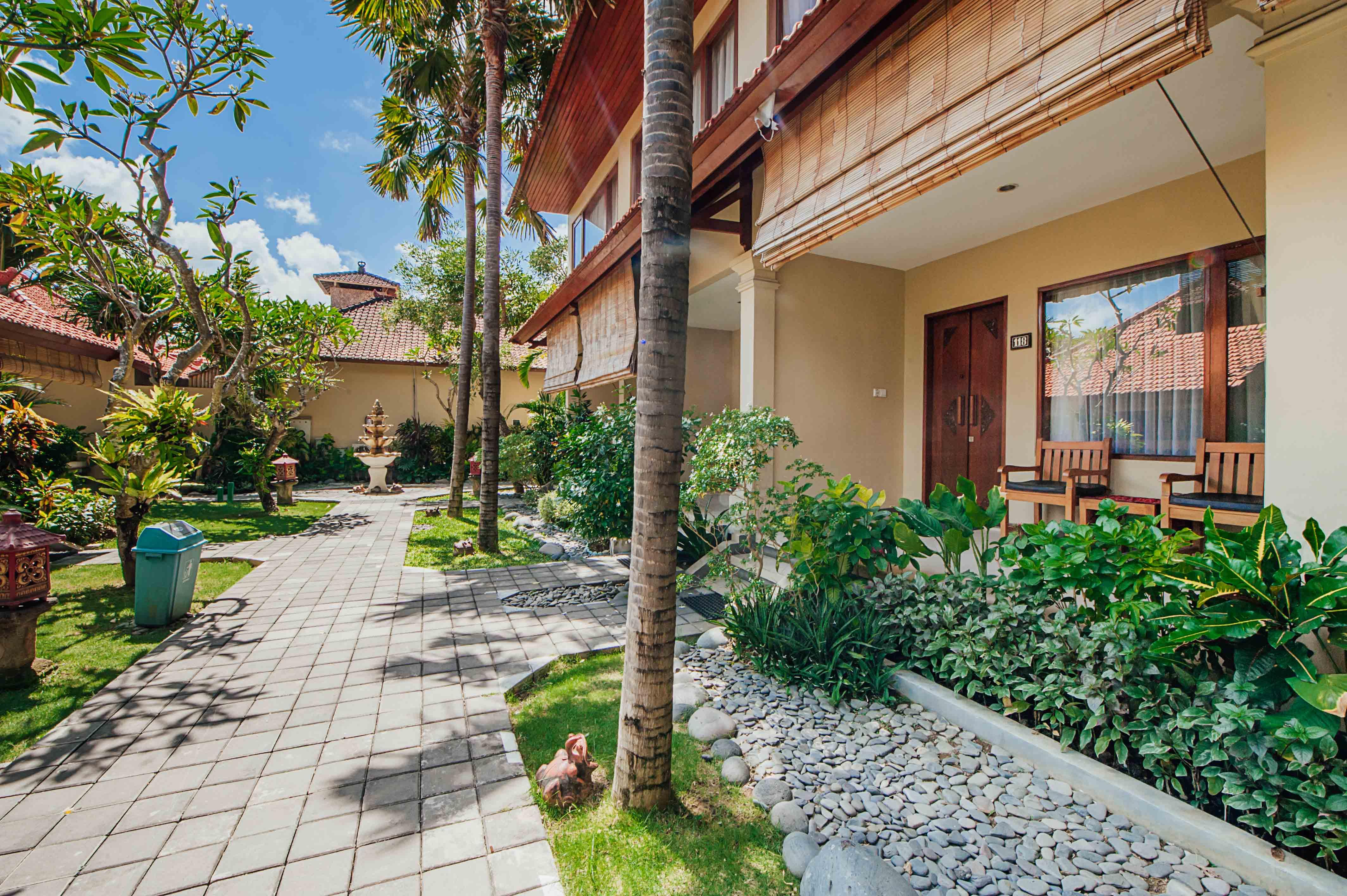 Kuta Puri Bungalows, Villas And Resort Exterior photo