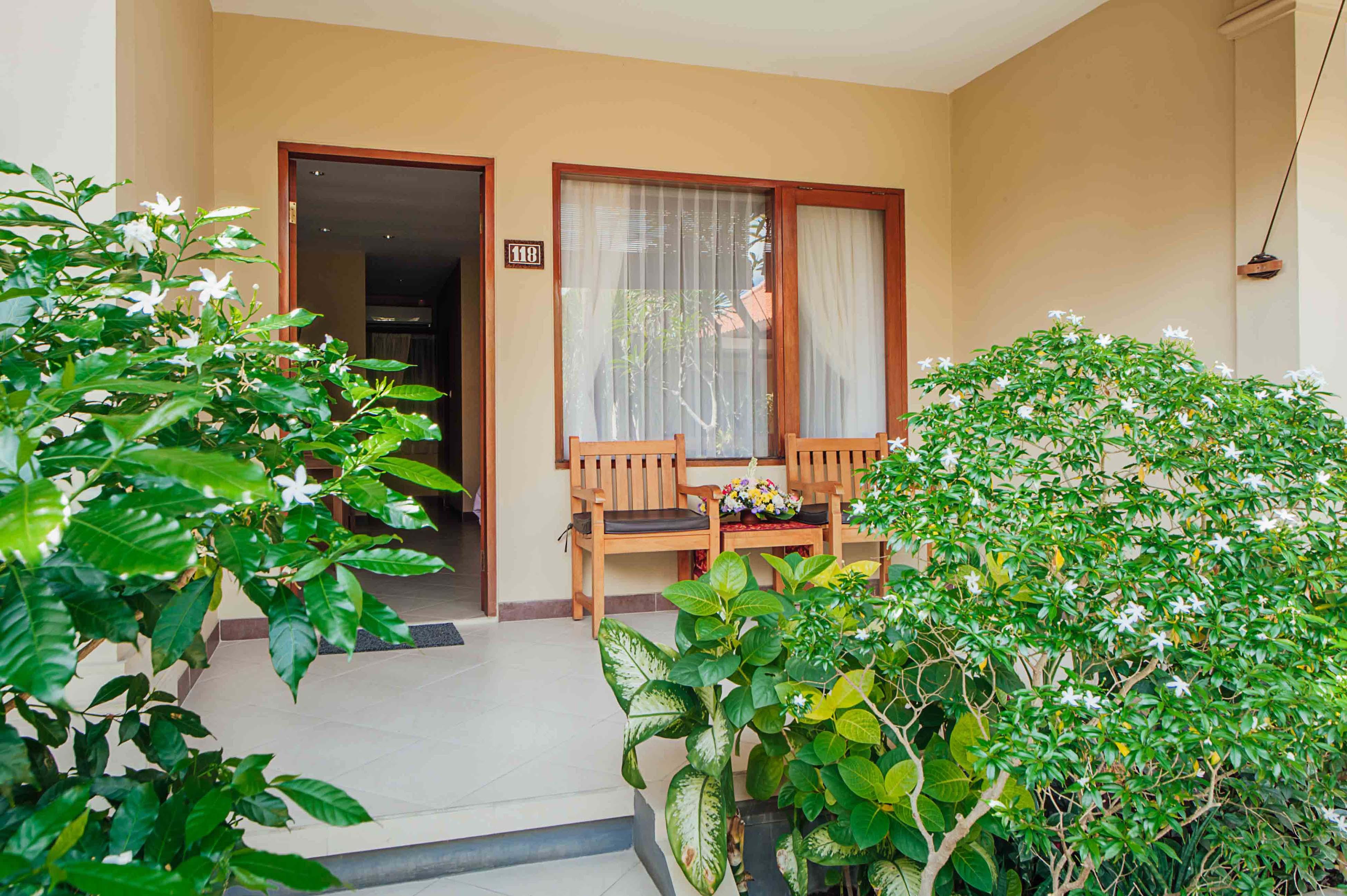 Kuta Puri Bungalows, Villas And Resort Exterior photo