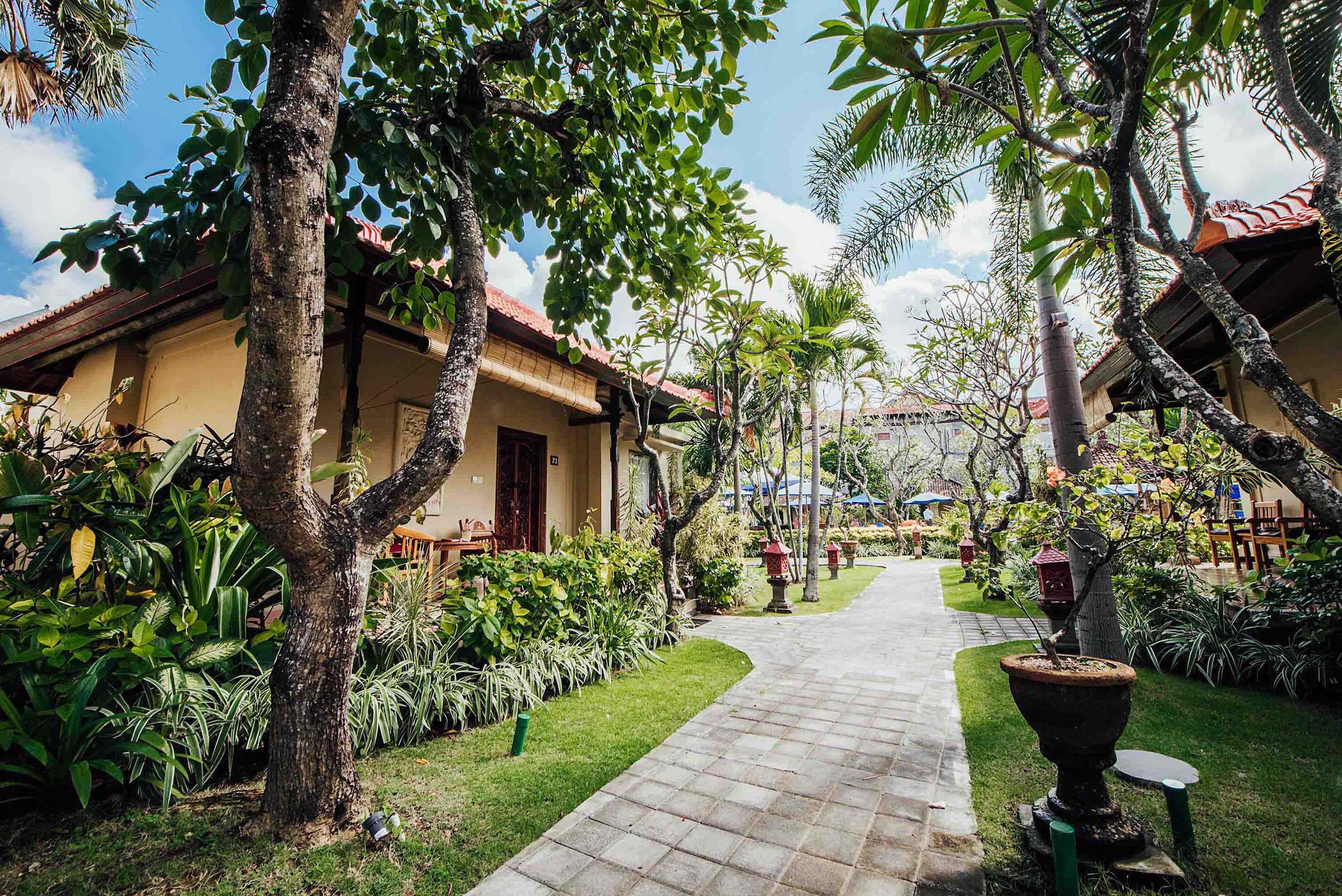 Kuta Puri Bungalows, Villas And Resort Exterior photo