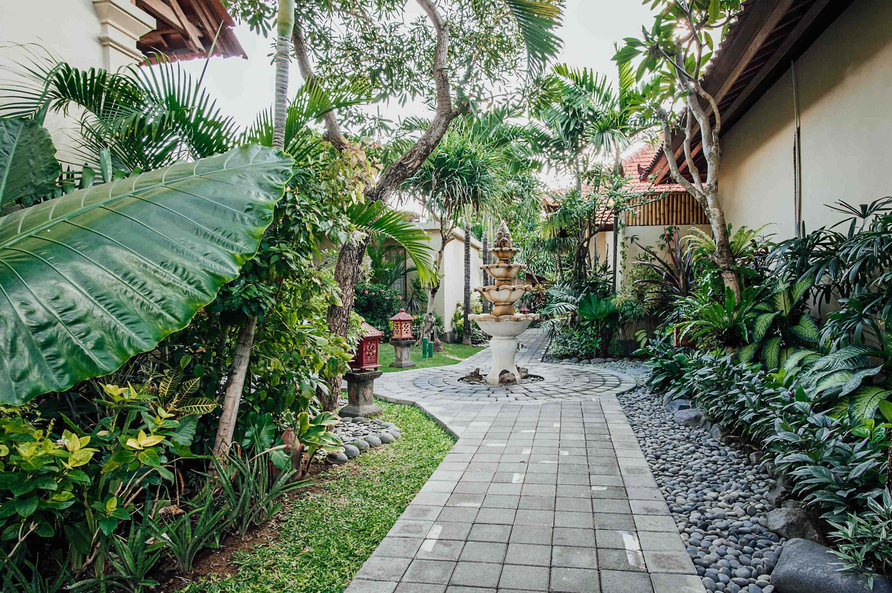 Kuta Puri Bungalows, Villas And Resort Exterior photo