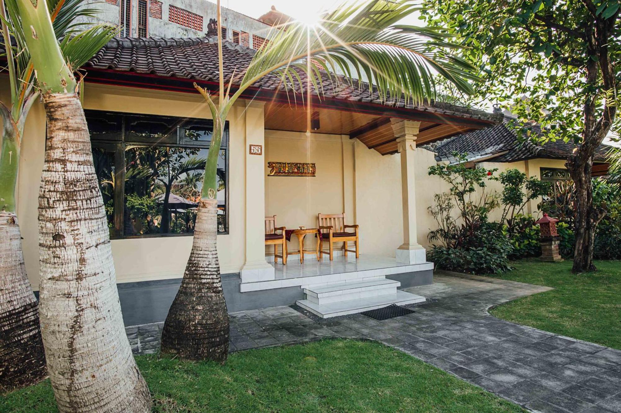 Kuta Puri Bungalows, Villas And Resort Exterior photo
