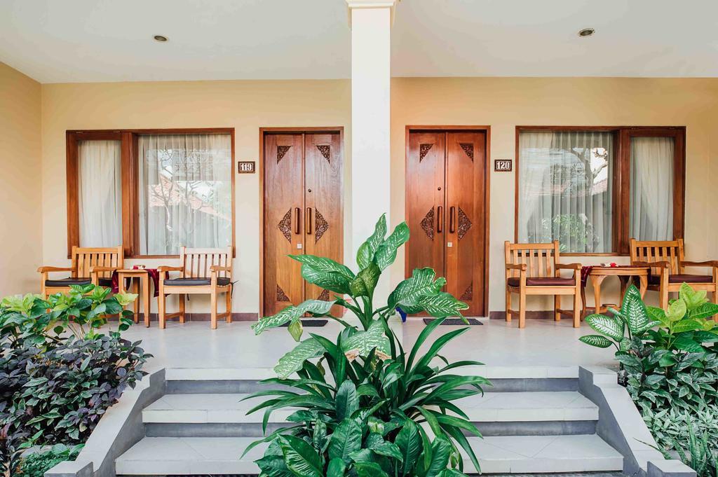 Kuta Puri Bungalows, Villas And Resort Exterior photo
