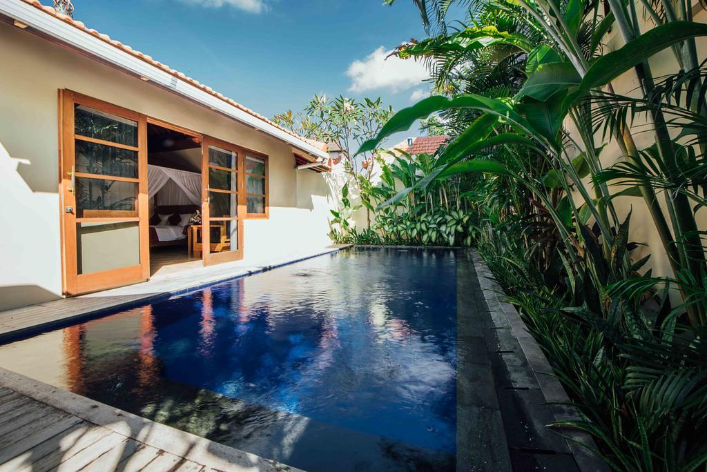 Kuta Puri Bungalows, Villas And Resort Exterior photo